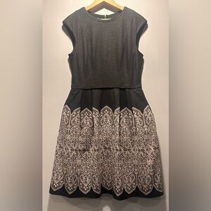 Maggy London Sleeveless Pleated Gray Knee Length A-Line with Pockets Size 10